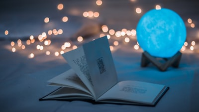 体育赛事《2024欧冠决赛》精彩瞬间，球员庆祝进球